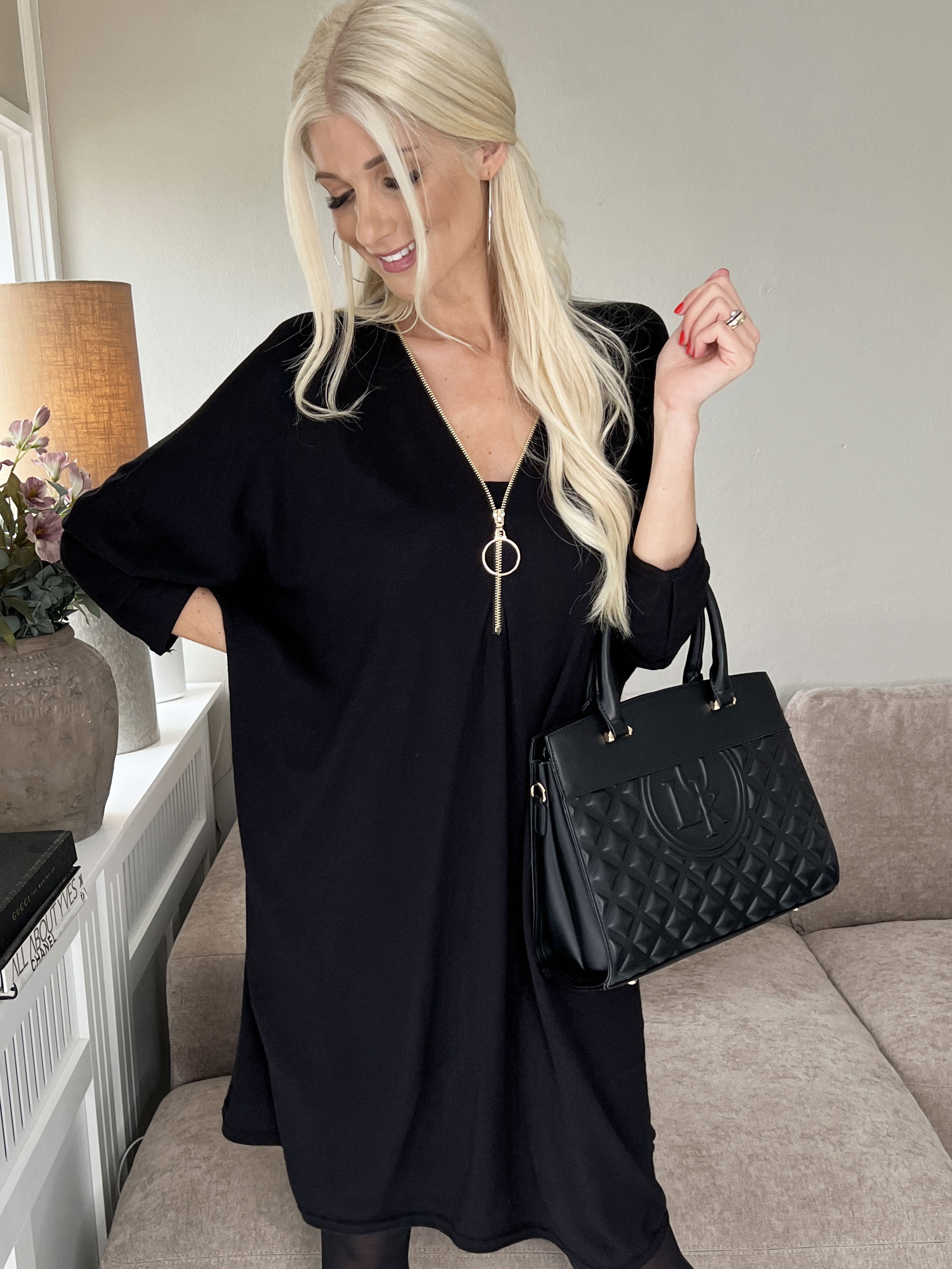 Filippa - Blød strikkjole med lynlås